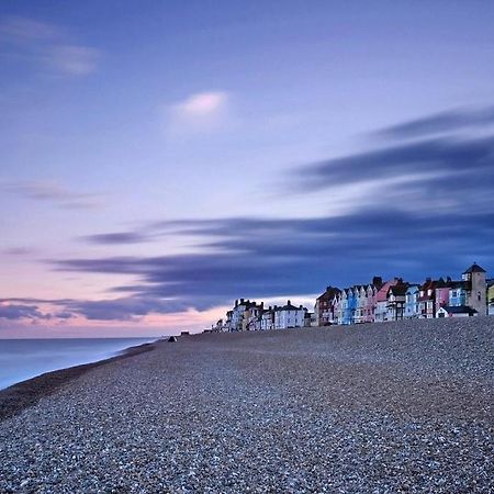 Beautiful Immaculate Aldeburgh Cottage, Sunny Outdoor Space, Free Parking - Easy Walk To Beach & Town 외부 사진