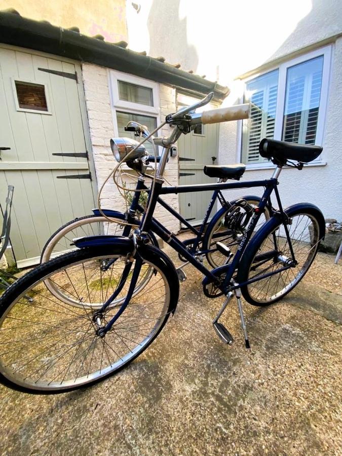 Beautiful Immaculate Aldeburgh Cottage, Sunny Outdoor Space, Free Parking - Easy Walk To Beach & Town 외부 사진