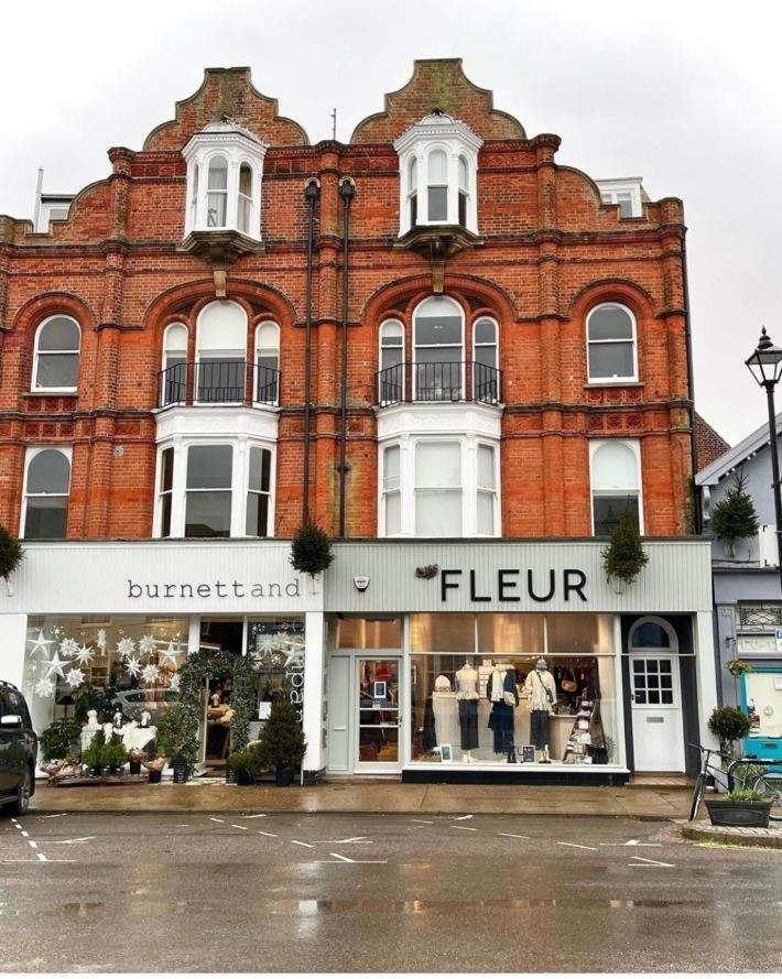 Beautiful Immaculate Aldeburgh Cottage, Sunny Outdoor Space, Free Parking - Easy Walk To Beach & Town 외부 사진