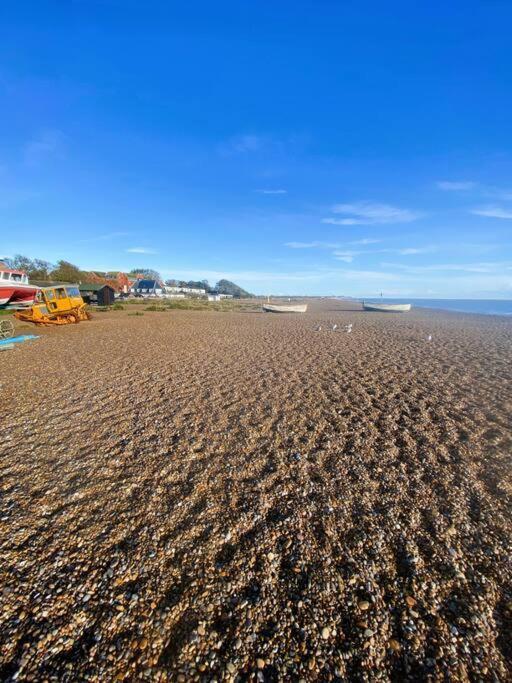 Beautiful Immaculate Aldeburgh Cottage, Sunny Outdoor Space, Free Parking - Easy Walk To Beach & Town 외부 사진
