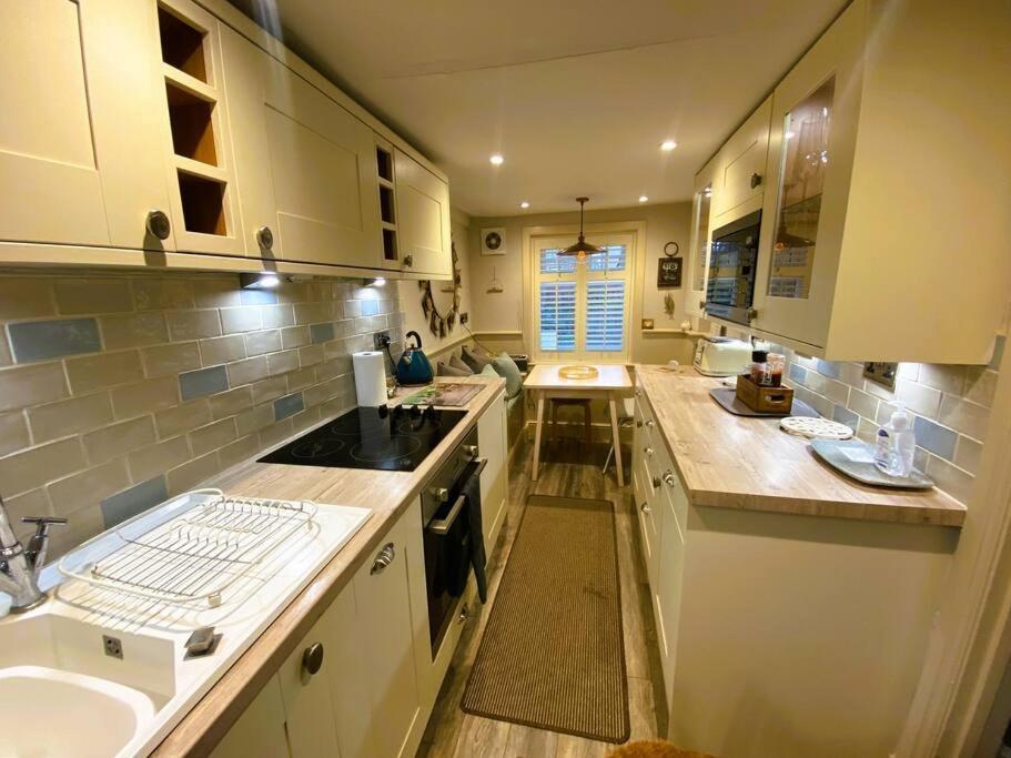 Beautiful Immaculate Aldeburgh Cottage, Sunny Outdoor Space, Free Parking - Easy Walk To Beach & Town 외부 사진