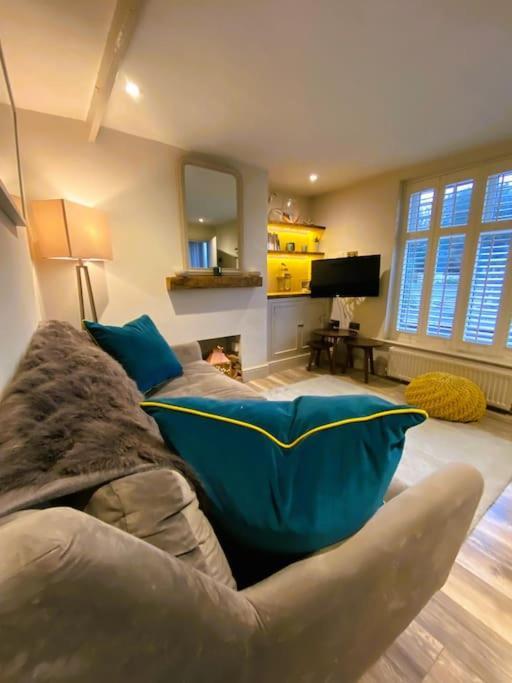 Beautiful Immaculate Aldeburgh Cottage, Sunny Outdoor Space, Free Parking - Easy Walk To Beach & Town 외부 사진