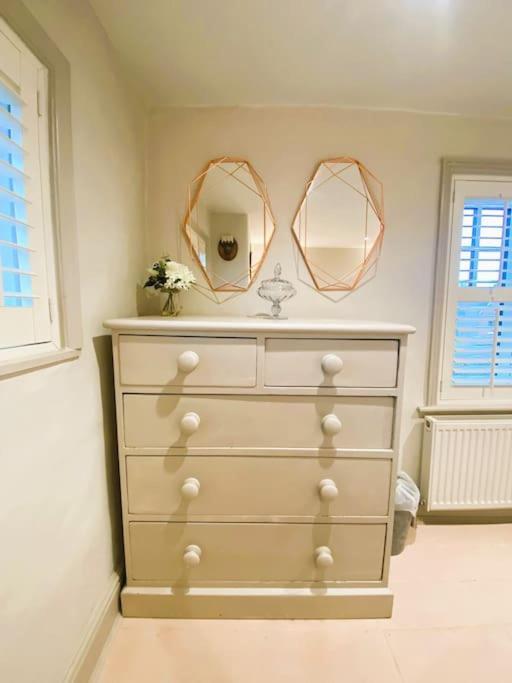 Beautiful Immaculate Aldeburgh Cottage, Sunny Outdoor Space, Free Parking - Easy Walk To Beach & Town 외부 사진