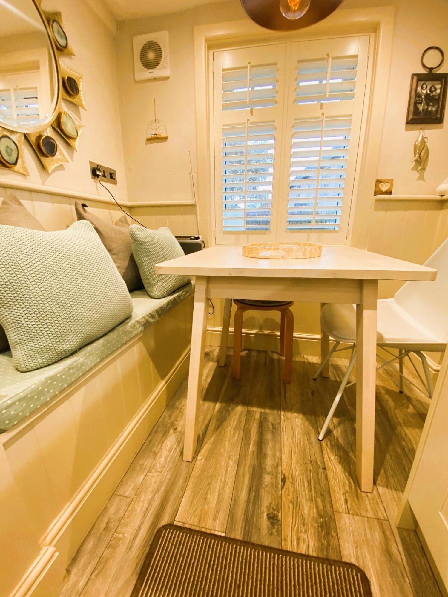 Beautiful Immaculate Aldeburgh Cottage, Sunny Outdoor Space, Free Parking - Easy Walk To Beach & Town 외부 사진