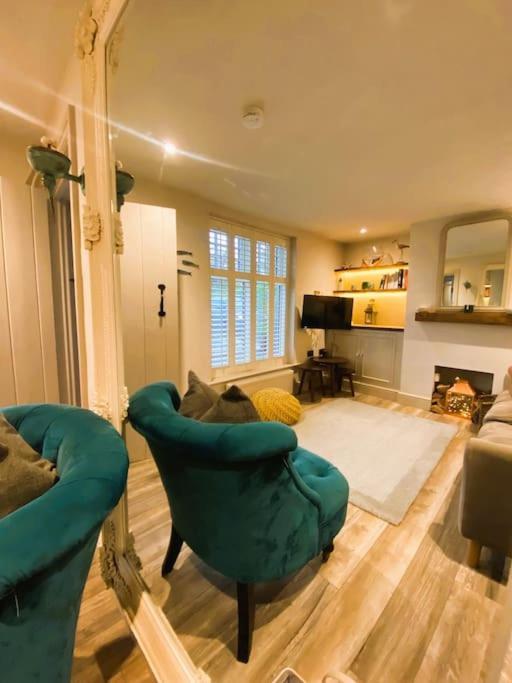 Beautiful Immaculate Aldeburgh Cottage, Sunny Outdoor Space, Free Parking - Easy Walk To Beach & Town 외부 사진