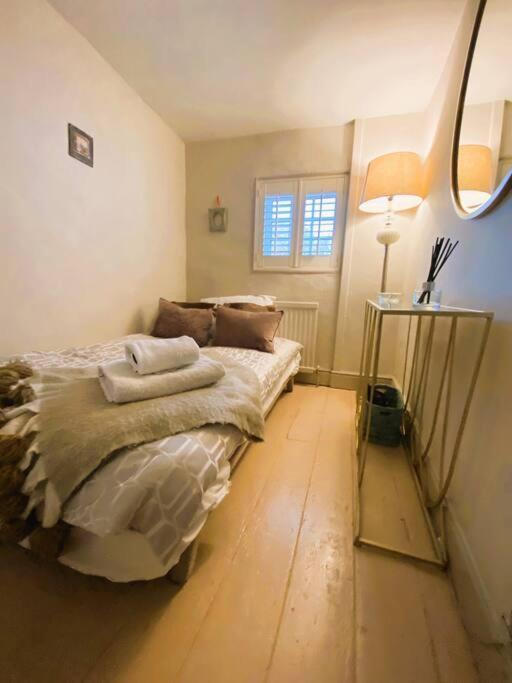 Beautiful Immaculate Aldeburgh Cottage, Sunny Outdoor Space, Free Parking - Easy Walk To Beach & Town 외부 사진
