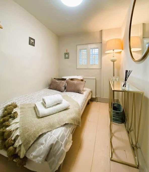 Beautiful Immaculate Aldeburgh Cottage, Sunny Outdoor Space, Free Parking - Easy Walk To Beach & Town 외부 사진