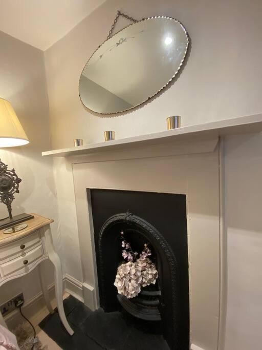 Beautiful Immaculate Aldeburgh Cottage, Sunny Outdoor Space, Free Parking - Easy Walk To Beach & Town 외부 사진