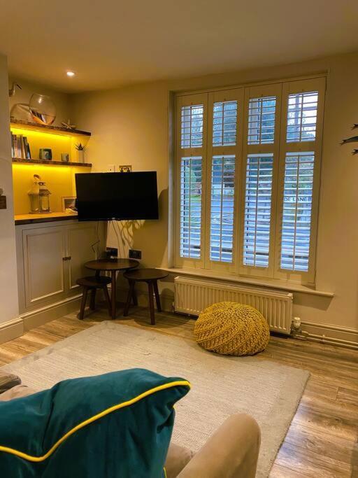 Beautiful Immaculate Aldeburgh Cottage, Sunny Outdoor Space, Free Parking - Easy Walk To Beach & Town 외부 사진