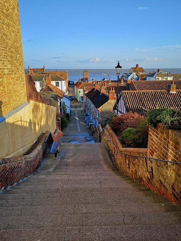 Beautiful Immaculate Aldeburgh Cottage, Sunny Outdoor Space, Free Parking - Easy Walk To Beach & Town 외부 사진